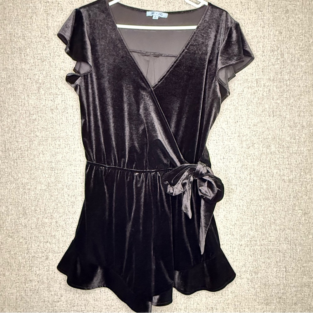 She + Sky Black Velvet Romper Size Large Holiday Party Cocktail